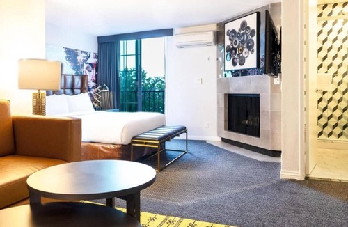 Norma Triangle Hotel | 2 West Hollywood Stay, Rooftop Lounge, Pool & Tennis Court by Sunset Strip