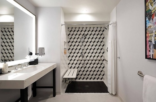 Norma Triangle Hotel | 2 West Hollywood Stay, Rooftop Lounge, Pool & Tennis Court by Sunset Strip