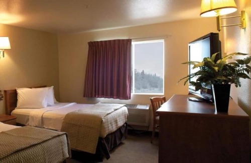 Kellogg House | 2 x Non-Smoking Queens Accommodations at FairBridge Inn & Suites Kellogg