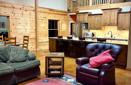 Stillwater House | 20-Acre Elegant Rustic Retreat, Minutes from OSU
