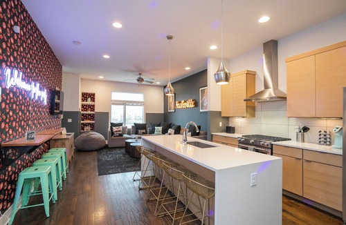 Nashville House | 20 🛌 BEDS | 🏡 🏡 2 SIDE BY SIDE | LARGE ​🎉 CELEBRATIONS