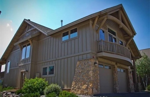 Big Sky Meadow Village House | 20% off-Luxury home w/mountain/creek views; sauna/steam room; upscale/peaceful