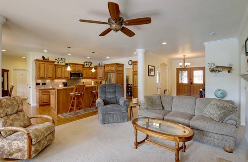 Thompson Falls House | 200 m² House ∙ 3 bedrooms ∙ 6 guests
