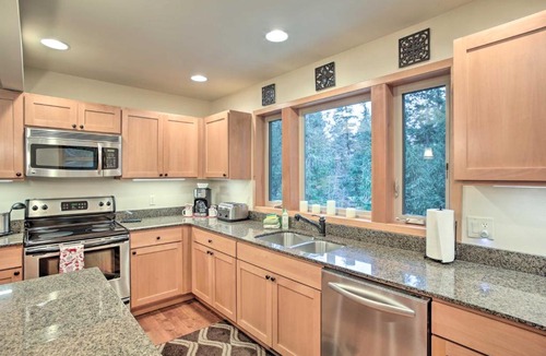 Leavenworth House | 2000-Square-Foot Home Across from Lake Wenatchee!