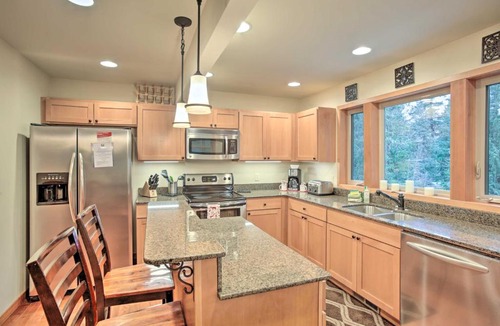 Leavenworth House | 2000-Square-Foot Home Across from Lake Wenatchee!