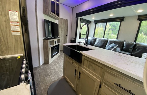 Bonners Ferry House | 2022 5th Wheel RV, 2BD, Sleeps 6, Kootenai River Views/Access, Picnic Table