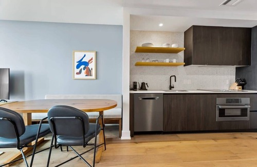 Rainey Street Historic District Apartment | 20th FL 1BR | Heated Pool | Gym | Bar | Fireworks