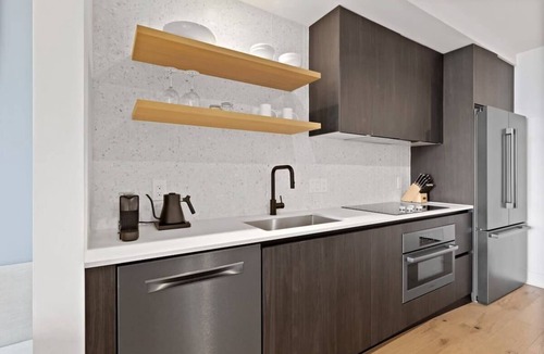 Rainey Street Historic District Apartment | 20th FL 1BR | Heated Pool | Gym | Bar | Fireworks