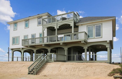 Sands Of Kahala Beach House | 212 m² House ∙ 6 bedrooms ∙ 19 guests