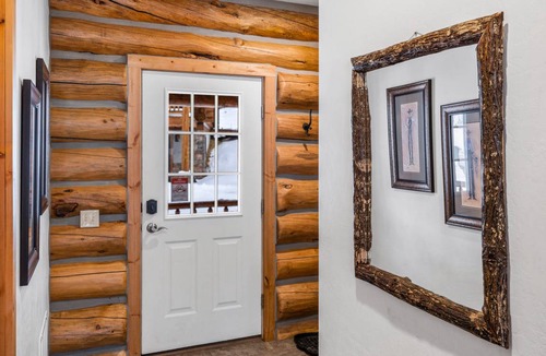 West Yellowstone Cabin | 214 m² Cabin ∙ 3 bedrooms ∙ 8 guests