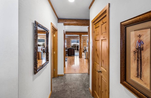 West Yellowstone Cabin | 214 m² Cabin ∙ 3 bedrooms ∙ 8 guests