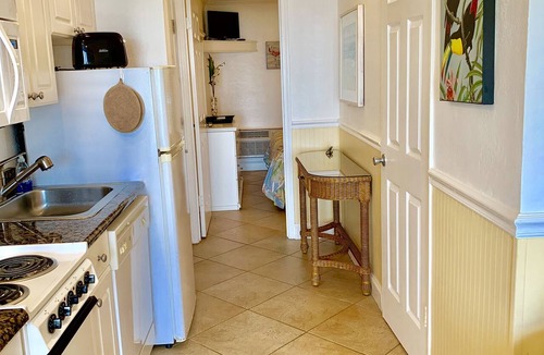 Crescent Beach Condo | 215 Beachers Lodge Direct Ocean Front Crescent Beach One Bedroom Condo