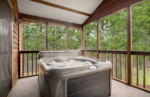 Berkeley Springs Cabin | 216 m² Cabin ∙ 4 bedrooms ∙ 10 guests