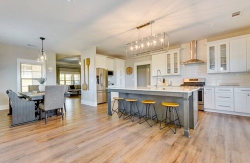 Russellville House | 222 m² House ∙ 3 bedrooms ∙ 7 guests