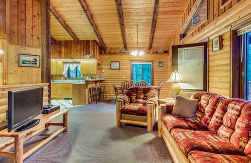 Kalispell Cabin | 223 m² Cabin ∙ 3 bedrooms ∙ 8 guests