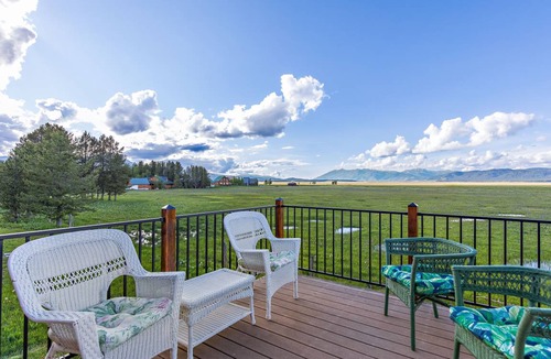 Island Park Cabin | 223 m² Cabin ∙ 4 bedrooms ∙ 10 guests