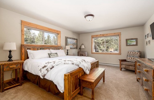 West Yellowstone House | 223 m² House ∙ 3 bedrooms ∙ 12 guests