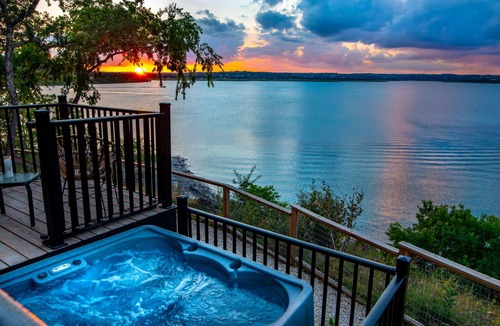 Canyon Lake House | 248 m² House ∙ 4 bedrooms ∙ 11 guests