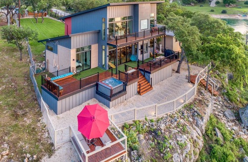Canyon Lake House | 248 m² House ∙ 4 bedrooms ∙ 11 guests
