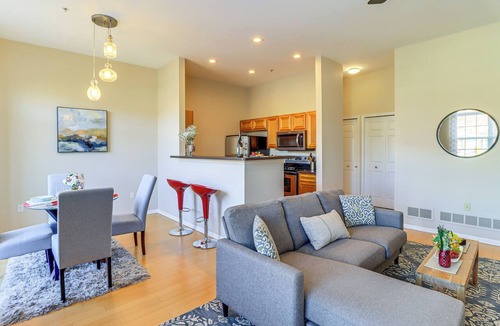 Northville Condo | 25 Mi to Detroit: Townhome w/Smart TV!