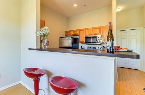Northville Condo | 25 Mi to Detroit: Townhome w/Smart TV!