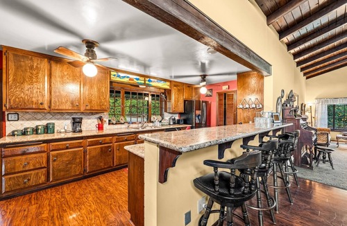 Fillmore House | 25% Off July 18-24 Great 4 Families -Pool, Jacuzzi