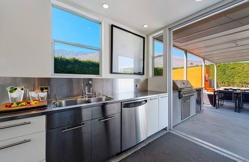 Twin Palms House | 25% Off July! Perfect For Families -Pool, Jacuzzi*