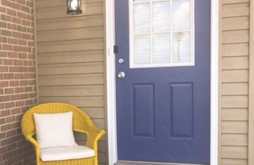 Monroe House | 250 Overbrook Drive · Landon's Attached Home