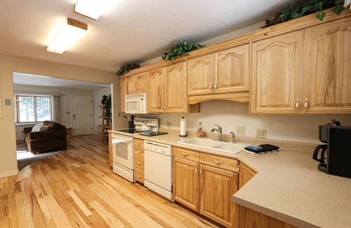 West Yellowstone Cabin | 251 m² Cabin ∙ 3 bedrooms ∙ 6 guests