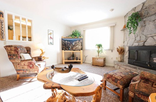 West Yellowstone Cabin | 251 m² Cabin ∙ 3 bedrooms ∙ 6 guests