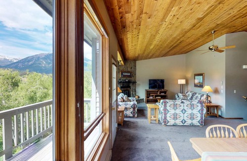 Big Sky House | 255 m² House ∙ 4 bedrooms ∙ 8 guests