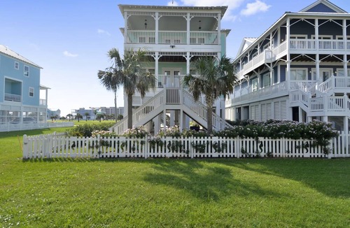 Beachside Village House | 258 m² House ∙ 6 bedrooms ∙ 15 guests