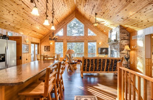 Lead Cabin | 262 m² Cabin ∙ 4 bedrooms ∙ 12 guests