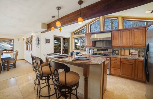 Hailey House | 269 m² House ∙ 3 bedrooms ∙ 6 guests