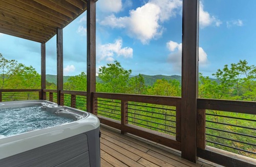 Foxfire Estates Cabin | 273 m² Cabin ∙ 3 bedrooms ∙ 6 guests
