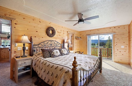 Island Park Cabin | 294 m² Cabin ∙ 4 bedrooms ∙ 10 guests
