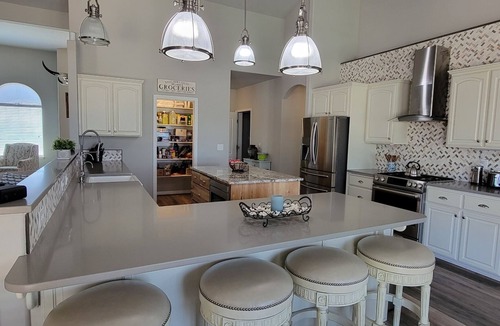 Caldwell House | 2Acre Private, Spacious Custom Built Country Home