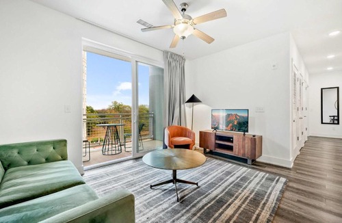 SoNo Apartment | 2B2B with Private Balcony Modern & Stylish - 2B4