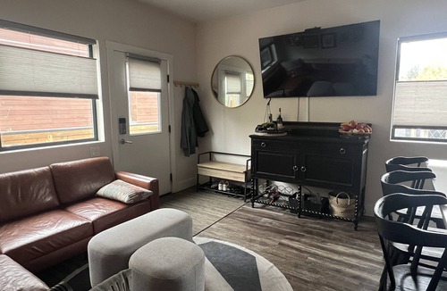 Jackson House | 2bd/1ba Guest House in Heart of Jackson