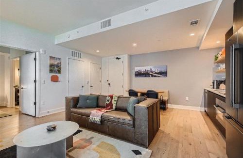 Rainey Street Historic District House | 2BD Condo-Rainey St-Best views-RT Pool
