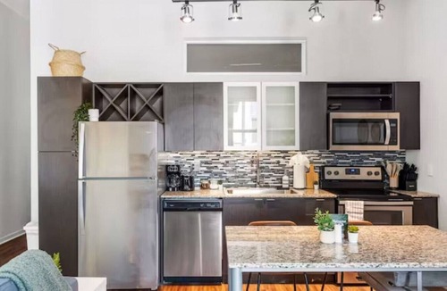 Central Business District Apartment | 2Bedroom in CBD Near Over-the-Rhine +Pool & Wi-Fi