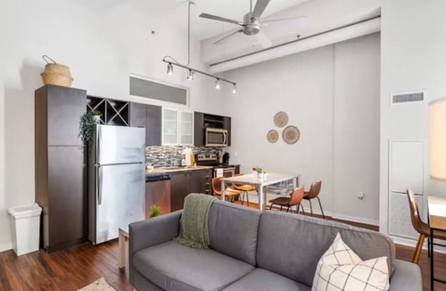 Central Business District Apartment | 2Bedroom in CBD Near Over-the-Rhine +Pool & Wi-Fi