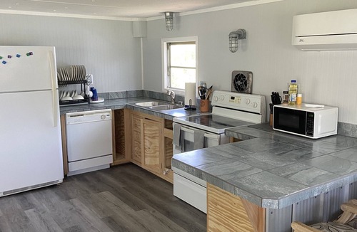Diamond City House | 2br 1 bath lake getaway 1 block from lake, easy walk