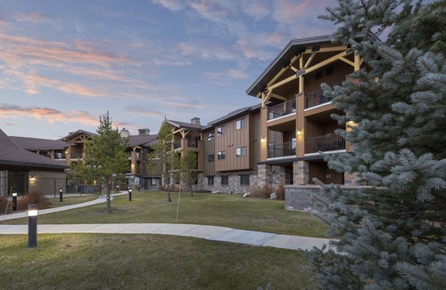 West Yellowstone Condo | 2BR/2Ba Worldmark Resort Condo, Best Pool TOP FLOOR! NICE!