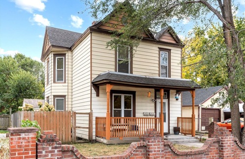 Corcoran Apartment | 2BR Apartment Near Downtown with Workspace - Snapdragon