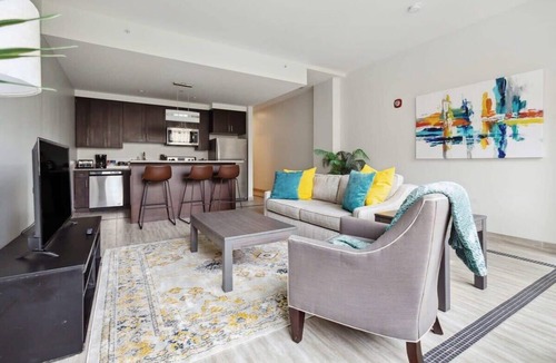 Downtown Detroit Apartment | 2BR Executive Downtown Retreat