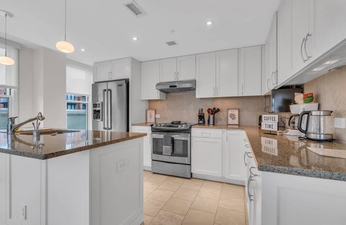 Chinatown Apartment | 2BR Furnished Apartment near Smithsonian by RedAwning