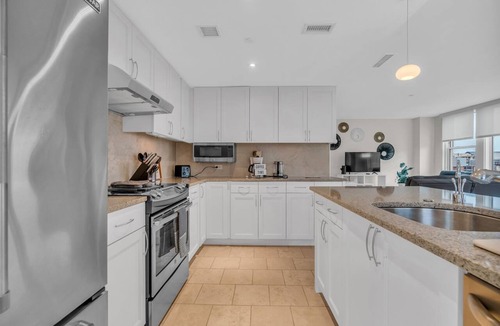 Chinatown Apartment | 2BR Furnished Apartment near Smithsonian by RedAwning