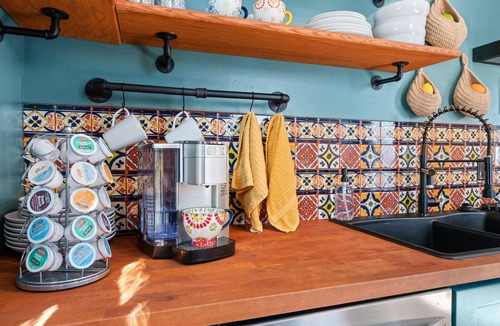 West End House | 2BR Historic French Manor by Capitol ❤️ Free Parking | Minutes to UT & Downtown