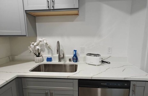 Burien Apartment | 2BR Lux Apartment | 5 Mins from Airport | Pets+